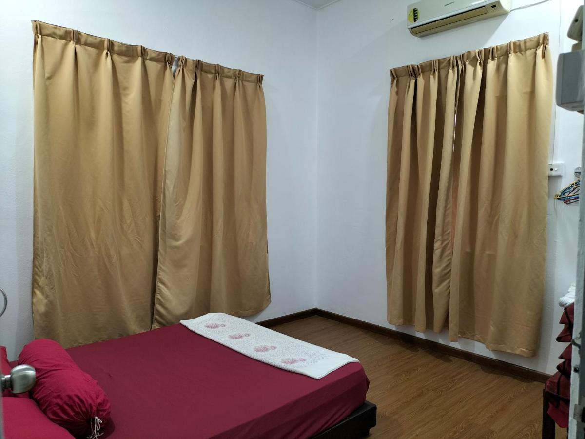 Che Na Homestay Pontian Pontian Kecil Exterior photo