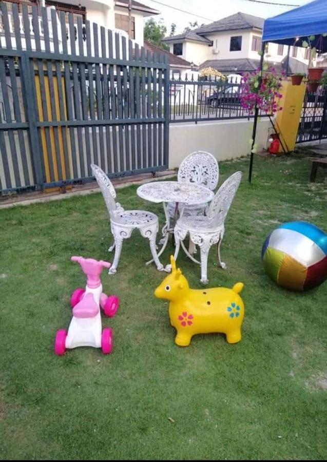 Che Na Homestay Pontian Pontian Kecil Exterior photo